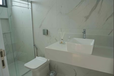 Casa de condomínio à venda com 430m², 3 quartos e 4 vagas Casa de condomínio à venda com 430m², 3 quartos e 4 vagasBanheiro - Suite3