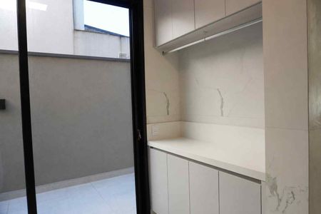 Casa de condomínio à venda com 430m², 3 quartos e 4 vagas Casa de condomínio à venda com 430m², 3 quartos e 4 vagasÁrea de Serviço