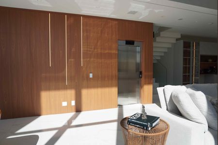 Casa de condomínio à venda com 430m², 3 quartos e 4 vagas Casa de condomínio à venda com 430m², 3 quartos e 4 vagasElevador