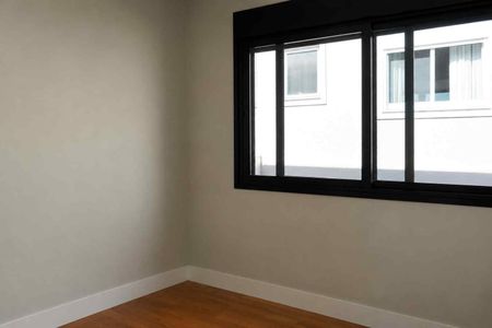 Casa de condomínio à venda com 430m², 3 quartos e 4 vagas Casa de condomínio à venda com 430m², 3 quartos e 4 vagasSuite4 - adaptado para escritório