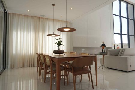 Casa de condomínio à venda com 430m², 3 quartos e 4 vagas Casa de condomínio à venda com 430m², 3 quartos e 4 vagasSala de Jantar