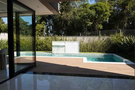 Casa de condomínio à venda com 430m², 3 quartos e 4 vagas Casa de condomínio à venda com 430m², 3 quartos e 4 vagasPiscina