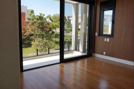 Casa de condomínio à venda com 430m², 3 quartos e 4 vagas Casa de condomínio à venda com 430m², 3 quartos e 4 vagasSuite2
