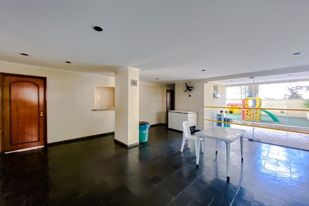 Apartamento à venda com 70m², 3 quartos e 1 vaga Apartamento à venda com 70m², 3 quartos e 1 vagaÁrea comum - Salão de festas