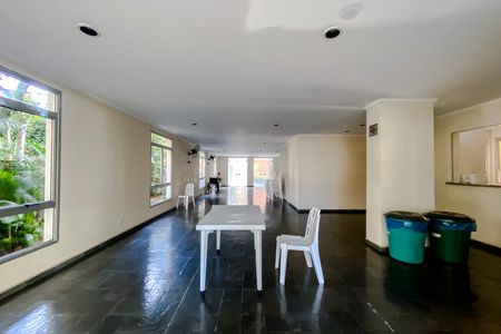 Apartamento à venda com 70m², 3 quartos e 1 vaga Apartamento à venda com 70m², 3 quartos e 1 vagaÁrea comum - Salão de festas