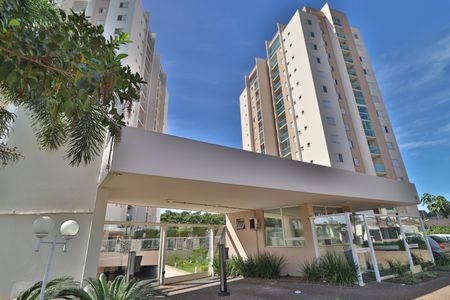 Apartamento para alugar com 70m², 2 quartos e 2 vagasFachada e portaria