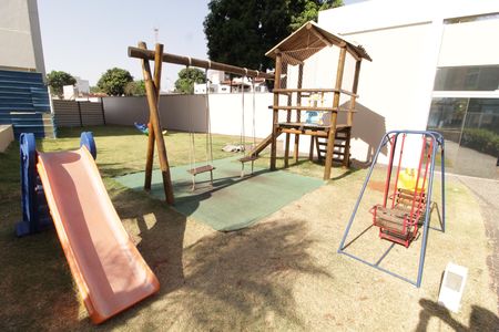 Apartamento para alugar com 70m², 2 quartos e 2 vagasÁrea comum - Playground