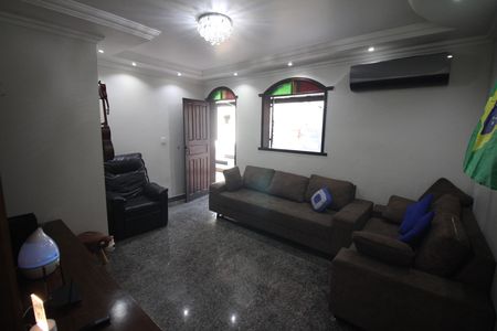 Sala de casa à venda com 3 quartos, 500m² em Riacho das Pedras, Contagem