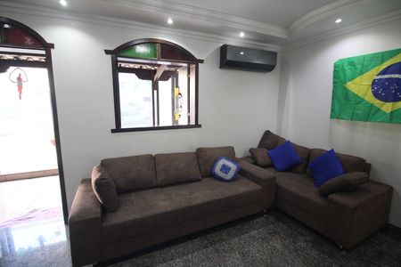 Sala de casa à venda com 3 quartos, 500m² em Riacho das Pedras, Contagem