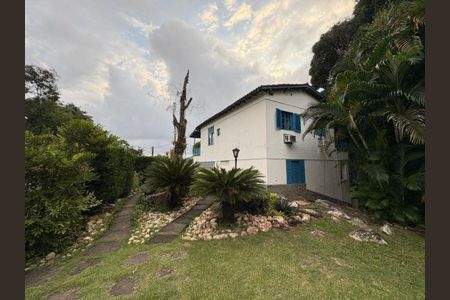 Casa à venda com 130m², 3 quartos e 2 vagas