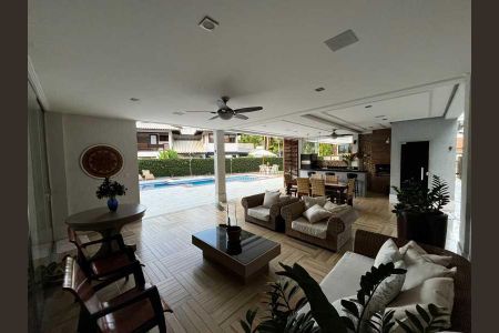 Casa de condomínio à venda com 248m², 4 quartos e 4 vagas