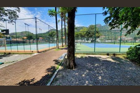 Casa de condomínio à venda com 248m², 4 quartos e 4 vagas