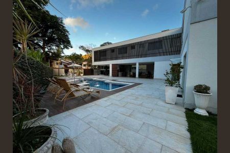 Casa de condomínio à venda com 248m², 4 quartos e 4 vagas