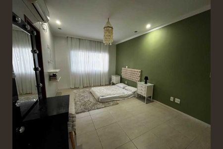 Casa de condomínio à venda com 248m², 4 quartos e 4 vagas