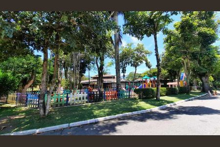 Casa de condomínio à venda com 248m², 4 quartos e 4 vagas