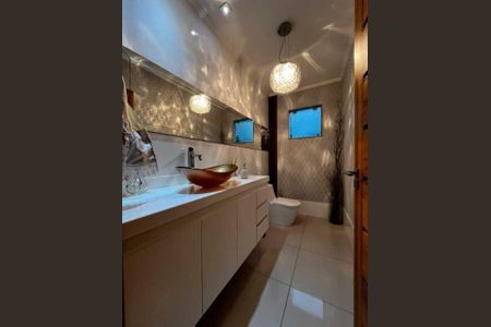 Casa de condomínio à venda com 248m², 4 quartos e 4 vagas