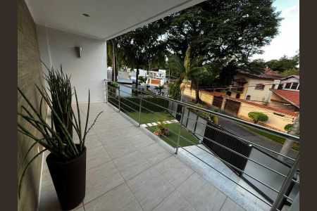 Casa de condomínio à venda com 248m², 4 quartos e 4 vagas