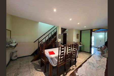 Casa à venda com 3 quartos, 237m² em São Francisco, Niterói