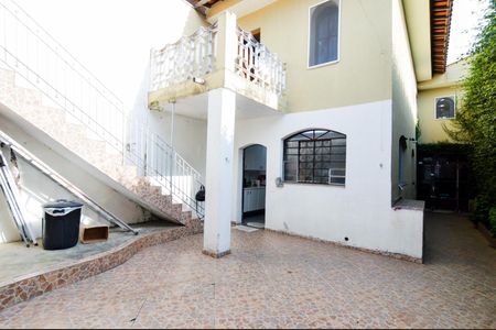 Casa à venda com 200m², 3 quartos e 2 vagasChurrasqueira