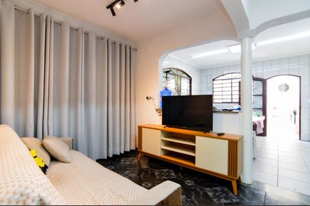 Casa à venda com 200m², 3 quartos e 2 vagasSala