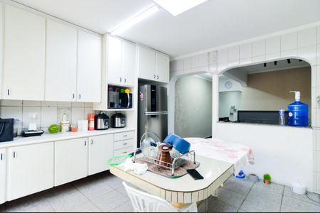 Casa à venda com 200m², 3 quartos e 2 vagasCozinha 