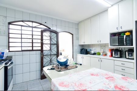 Casa à venda com 200m², 3 quartos e 2 vagasCozinha 