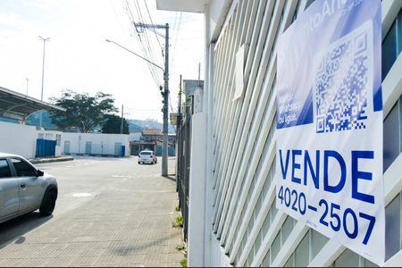Casa à venda com 200m², 3 quartos e 2 vagasPlaca