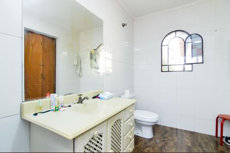 Casa à venda com 200m², 3 quartos e 2 vagasBanheiro da Suíte 1