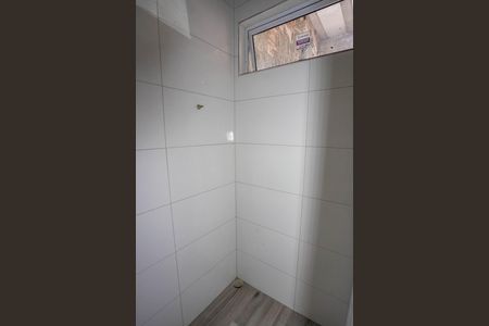 Banheiro  de casa à venda com 1 quarto, 50m² em Jardim Bandeirantes, Diadema