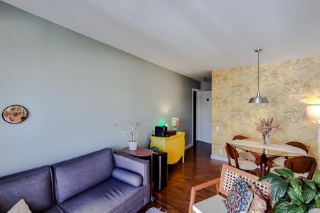 Apartamento à venda com 57m², 2 quartos e 1 vaga Apartamento à venda com 57m², 2 quartos e 1 vagaSala