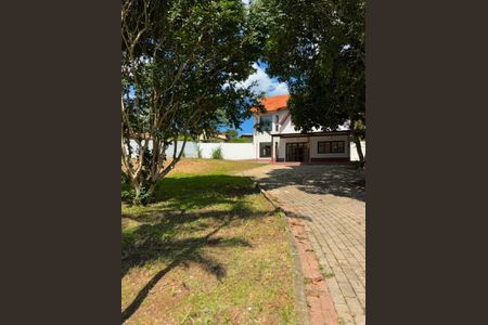 Área externa de casa para alugar com 3 quartos, 220m² em Los Álamos, Cotia
