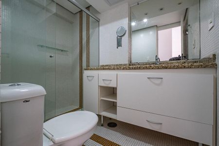 Banheiro de apartamento à venda com 1 quarto, 41m² em Vila Madalena, São Paulo