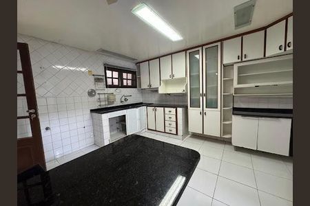 Casa à venda com 6 quartos, 330m² em Vargem Grande, Rio de Janeiro