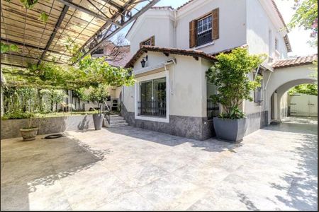 Casa à venda com 300m², 3 quartos e 5 vagas