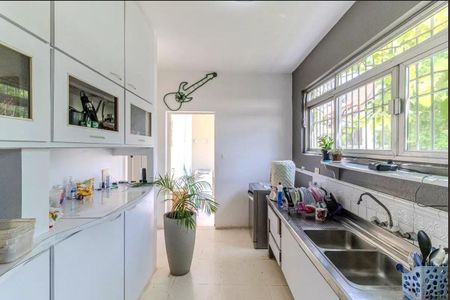 Casa à venda com 3 quartos, 300m² em Pacaembu, São Paulo