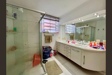 Casa à venda com 300m², 3 quartos e 5 vagas