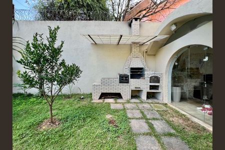 Casa à venda com 3 quartos, 300m² em Pacaembu, São Paulo