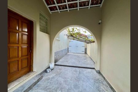 Casa à venda com 300m², 3 quartos e 5 vagas