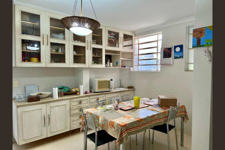 Casa à venda com 300m², 3 quartos e 5 vagas