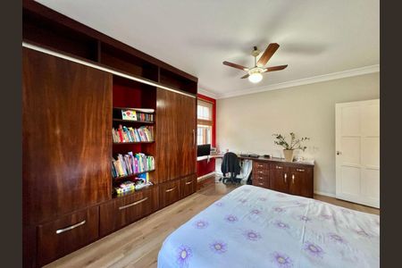 Casa à venda com 300m², 3 quartos e 5 vagas
