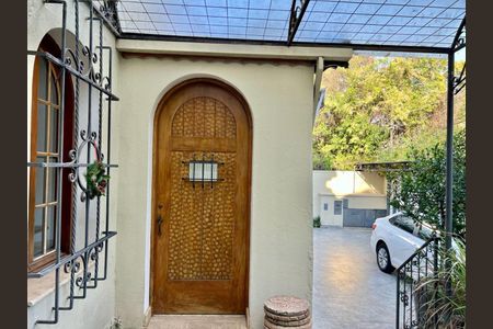 Casa à venda com 3 quartos, 300m² em Pacaembu, São Paulo