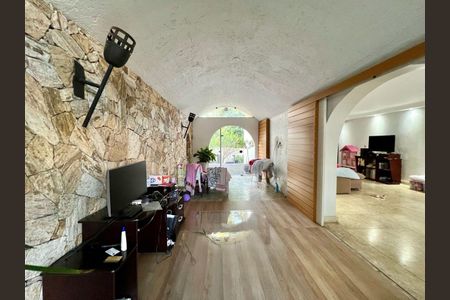 Casa à venda com 3 quartos, 300m² em Pacaembu, São Paulo