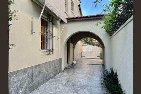 Casa à venda com 300m², 3 quartos e 5 vagas