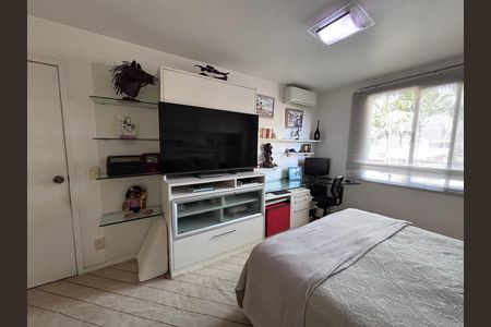 Casa de condomínio à venda com 210m², 5 quartos e 4 vagas Casa de condomínio à venda com 210m², 5 quartos e 4 vagasQuarto 1