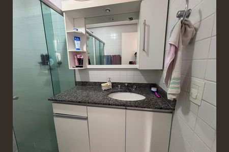 Casa de condomínio à venda com 210m², 5 quartos e 4 vagas Casa de condomínio à venda com 210m², 5 quartos e 4 vagasBanheiro