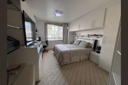 Casa de condomínio à venda com 210m², 5 quartos e 4 vagas Casa de condomínio à venda com 210m², 5 quartos e 4 vagasQuarto 1