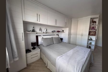 Casa de condomínio à venda com 210m², 5 quartos e 4 vagas Casa de condomínio à venda com 210m², 5 quartos e 4 vagasQuarto 1