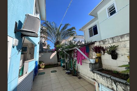 Casa de condomínio à venda com 210m², 5 quartos e 4 vagas Casa de condomínio à venda com 210m², 5 quartos e 4 vagasÁrea de Serviço