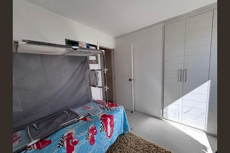 Casa de condomínio à venda com 210m², 5 quartos e 4 vagas Casa de condomínio à venda com 210m², 5 quartos e 4 vagasQuarto 3