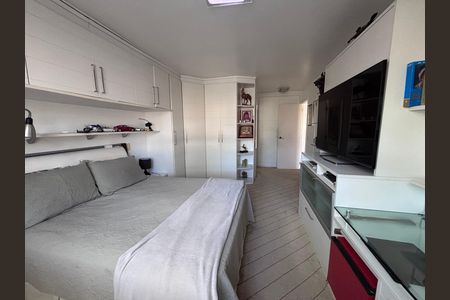 Casa de condomínio à venda com 210m², 5 quartos e 4 vagas Casa de condomínio à venda com 210m², 5 quartos e 4 vagasQuarto 1